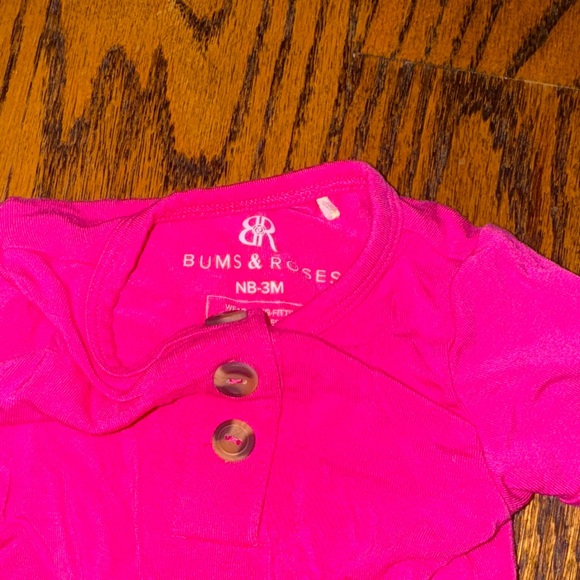 Bums & Roses- two piece set - Picture 2 of 3